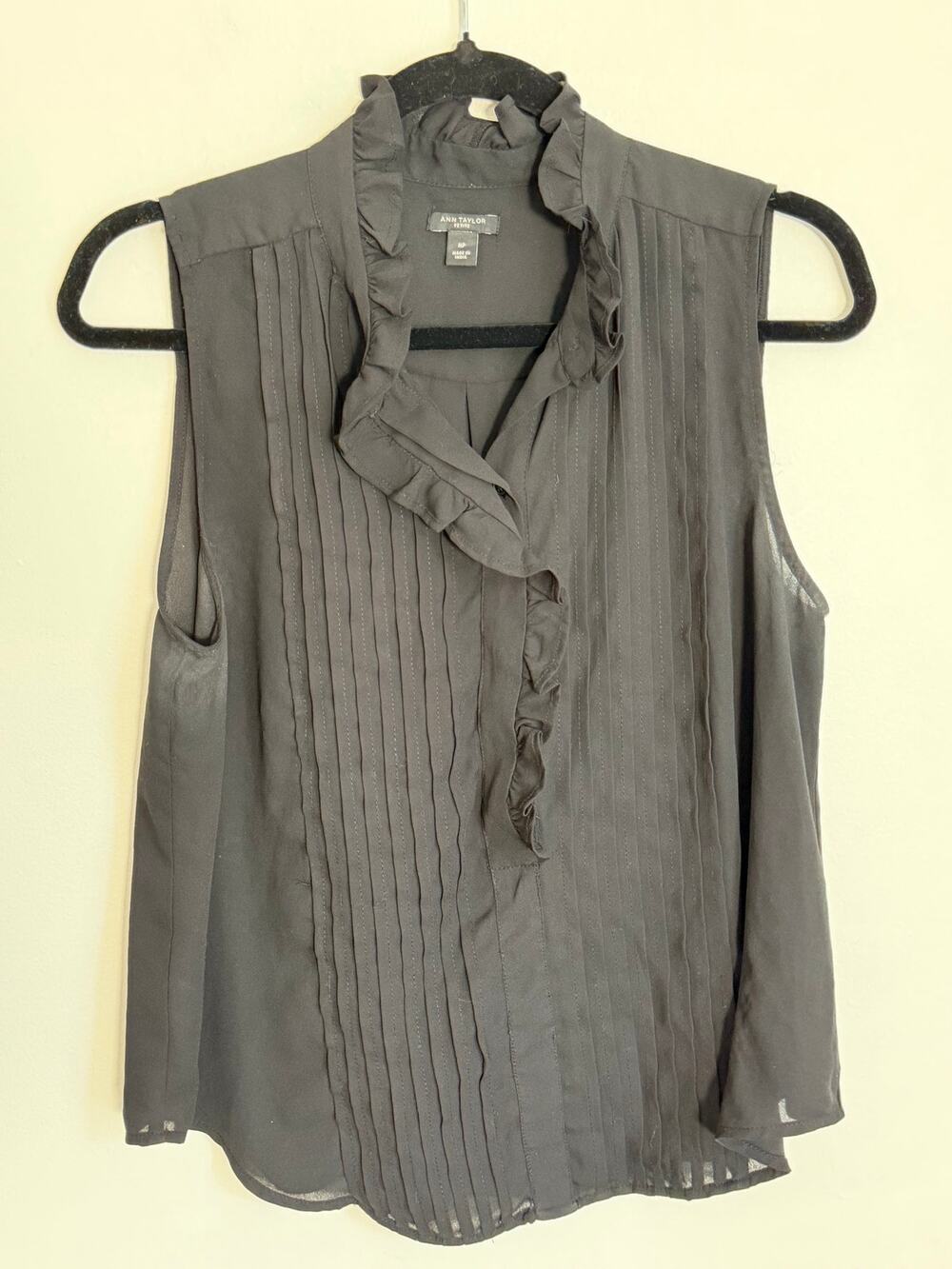 Ann‎ Taylor Black sleeveless Blouse size MP